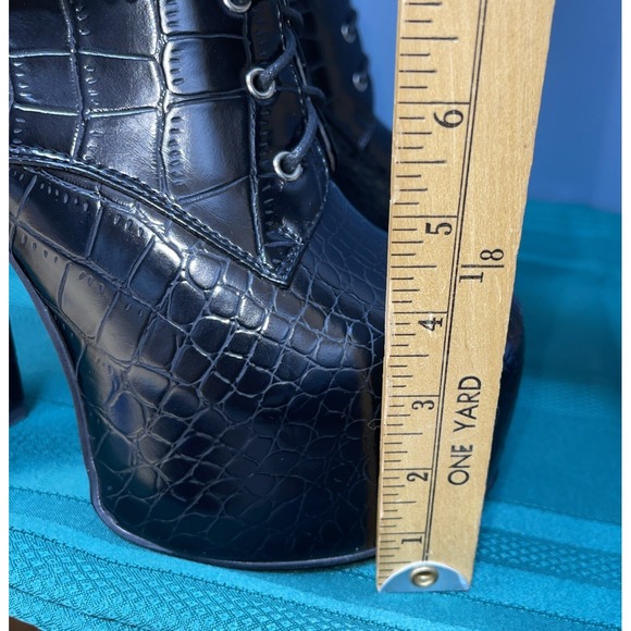 Azalea Wang Black Crocodile Boots, size 10 Studs Chains Platform Pearls - Picture 9 of 11